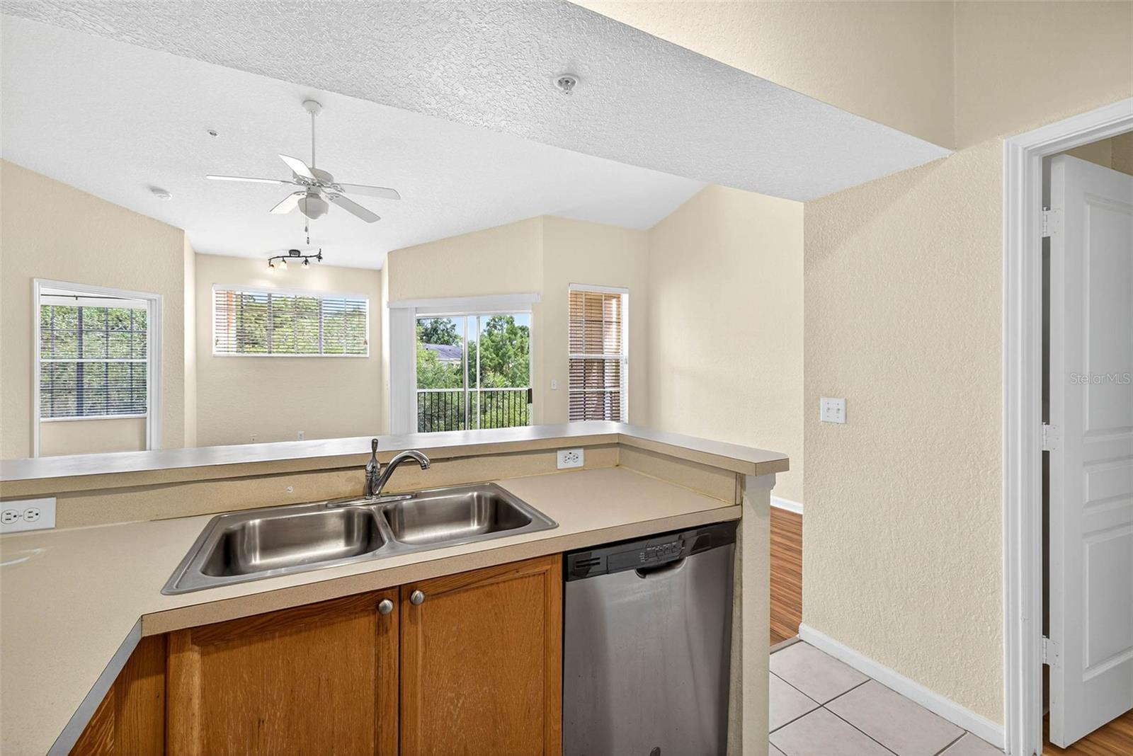Listing photo id 13 for 5125 Palm Springs Boulevard 8303