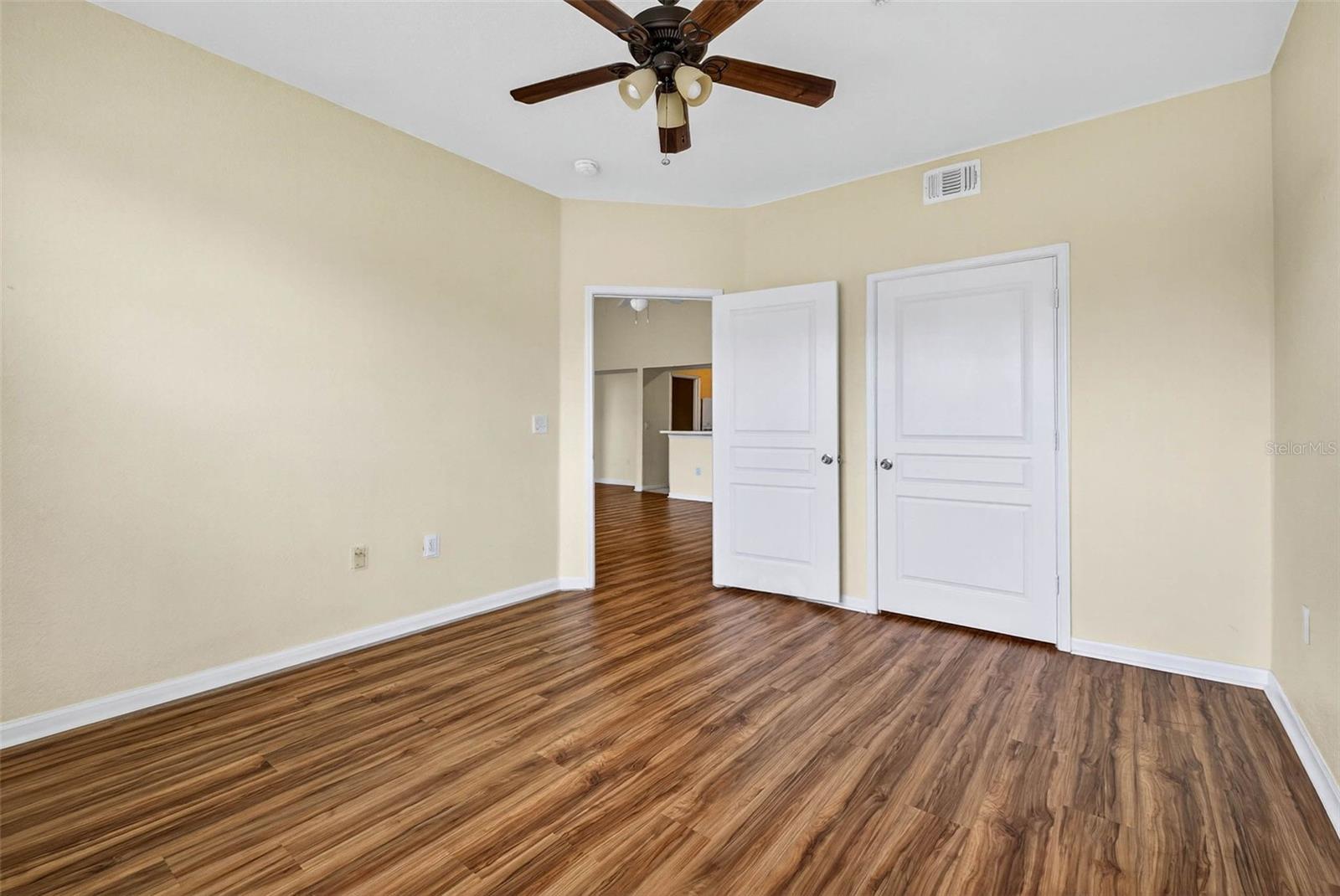 Listing photo id 22 for 5125 Palm Springs Boulevard 8303