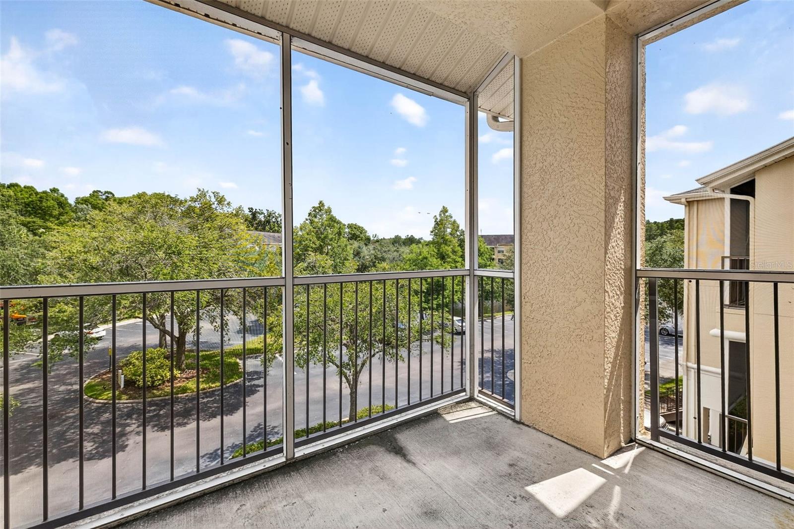 Listing photo id 27 for 5125 Palm Springs Boulevard 8303