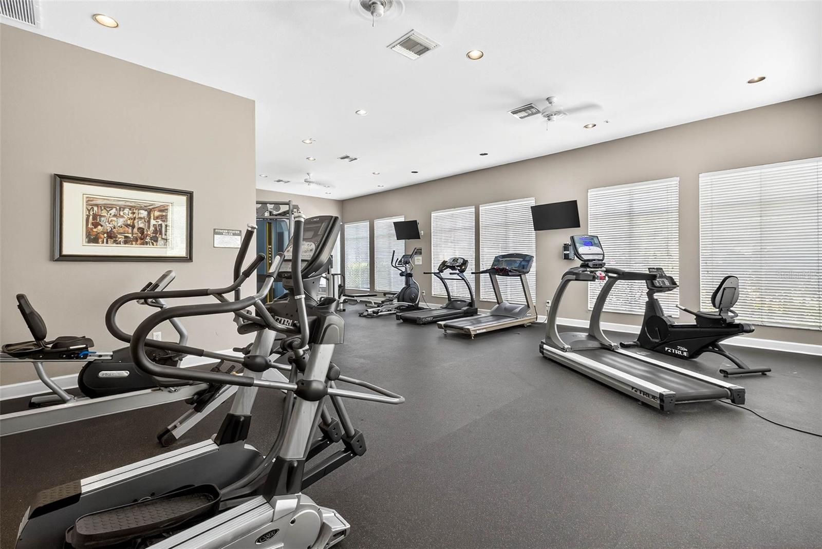 Listing photo id 29 for 5125 Palm Springs Boulevard 8303