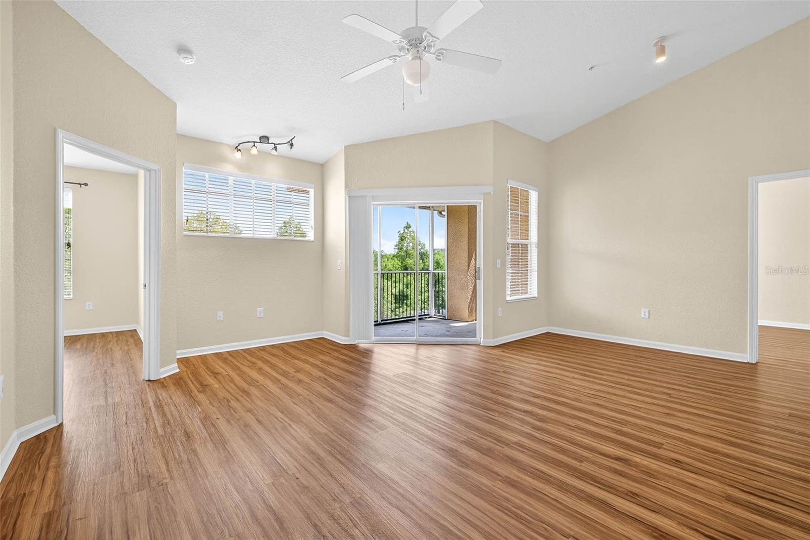 Listing photo id 5 for 5125 Palm Springs Boulevard 8303
