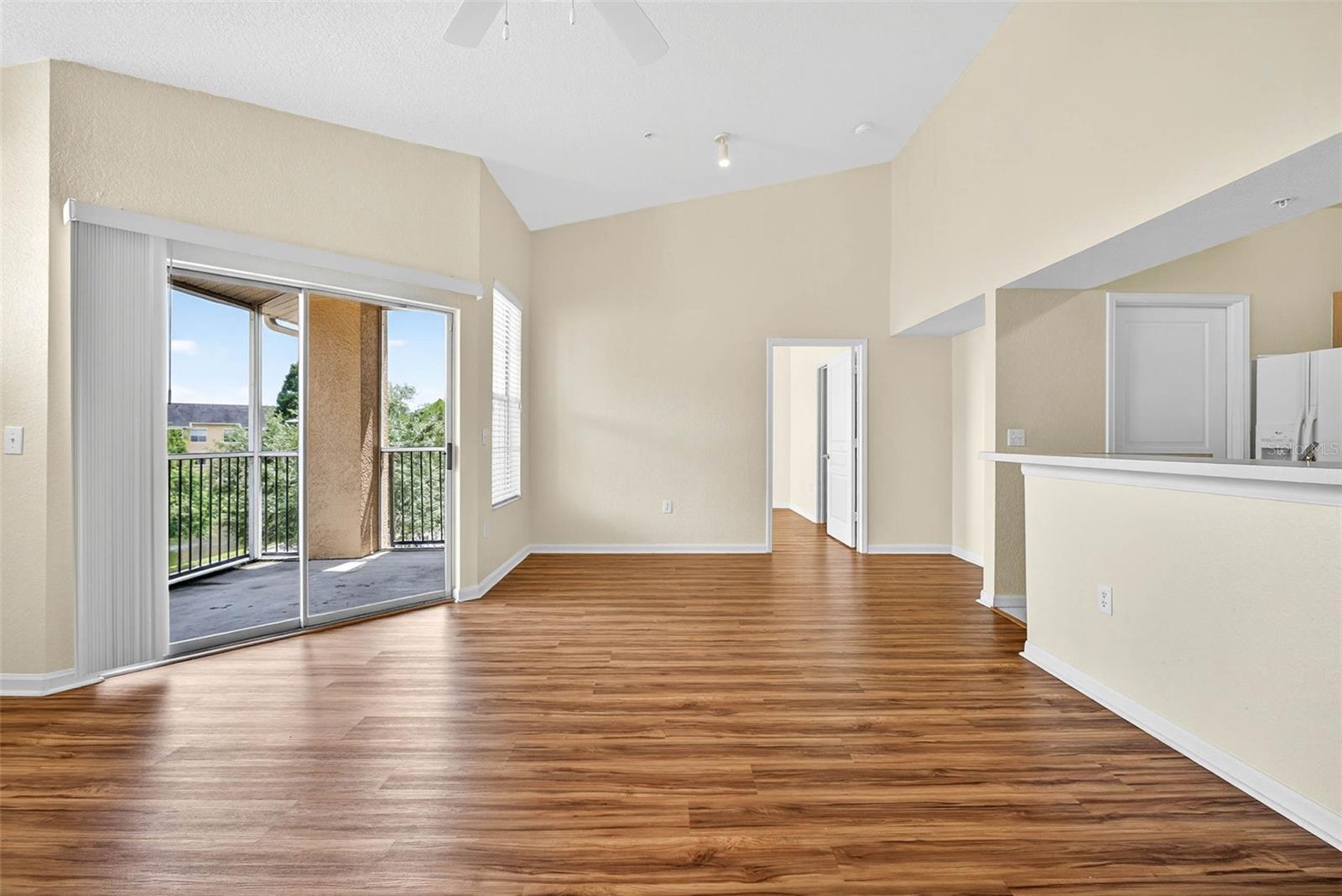 Listing photo id 6 for 5125 Palm Springs Boulevard 8303