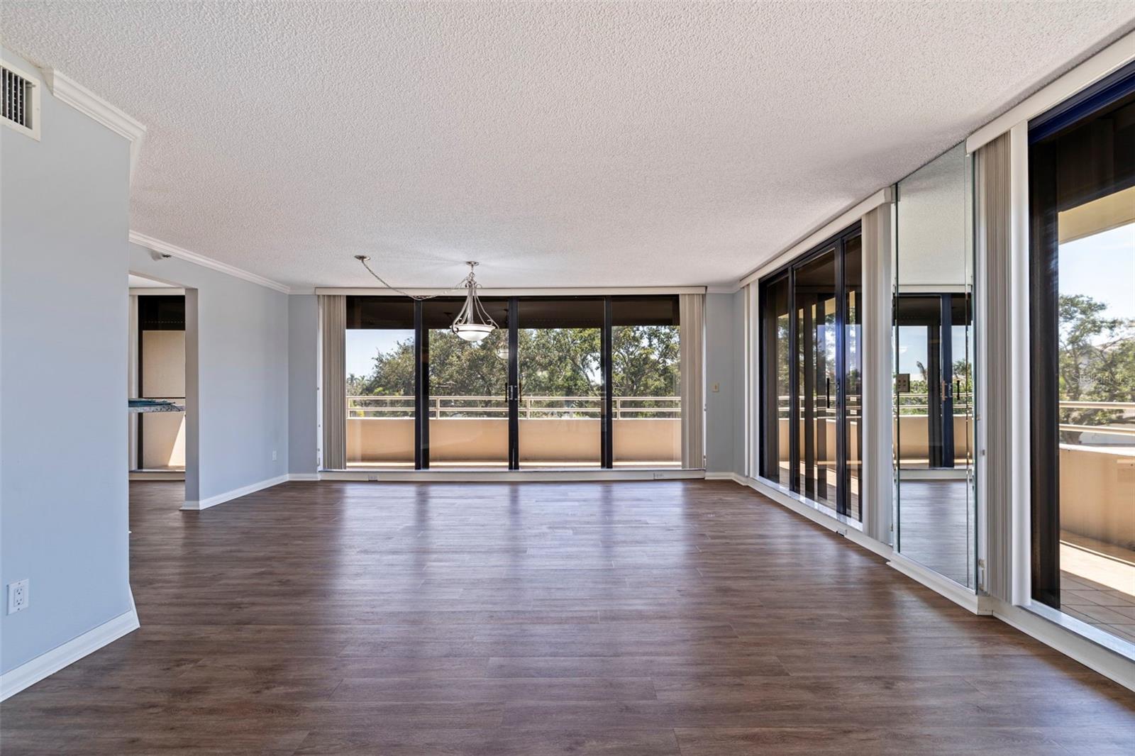 Image 14 of 46 For 5950 Pelican Bay Plaza S 202