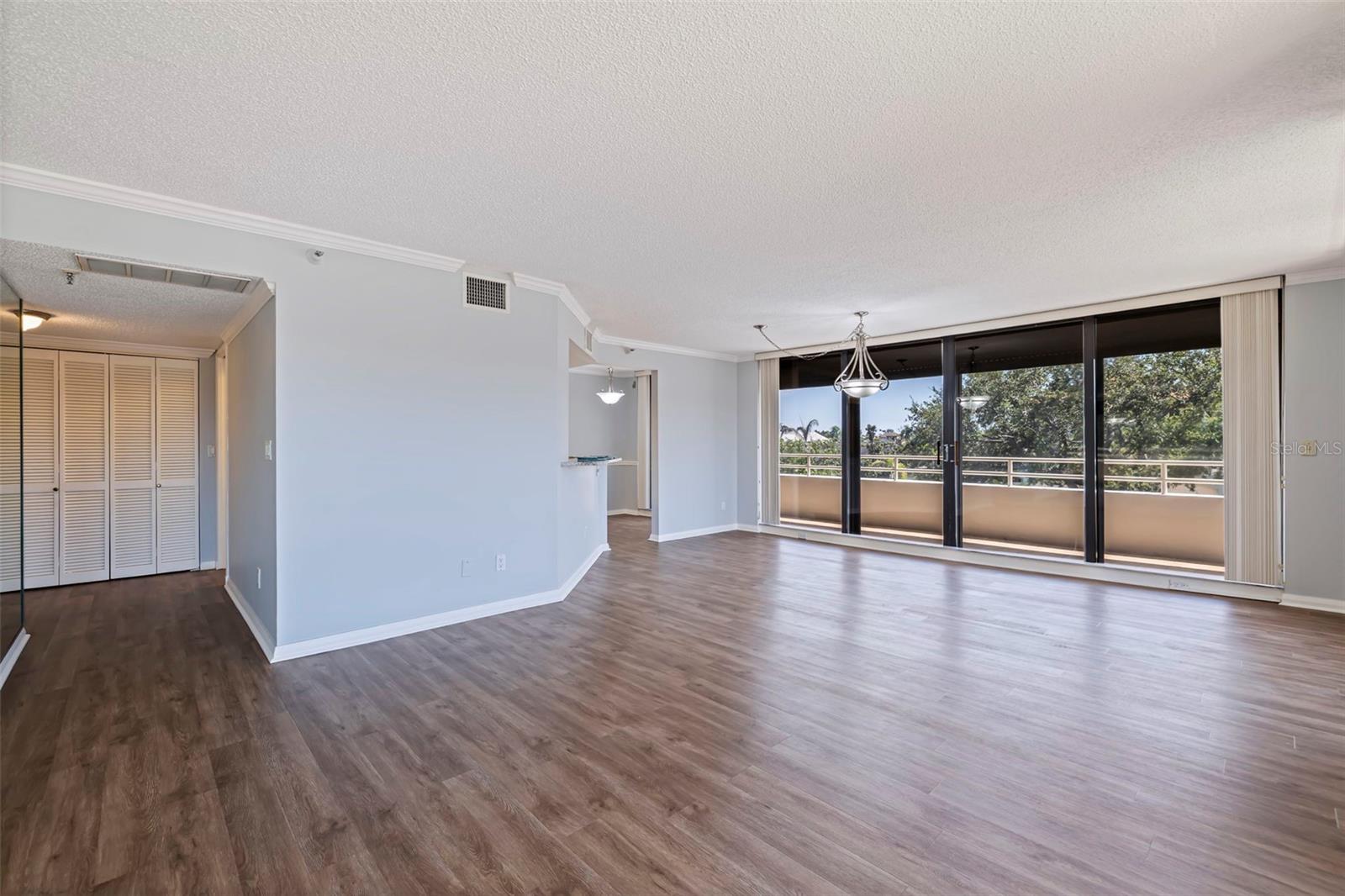 Image 17 of 46 For 5950 Pelican Bay Plaza S 202