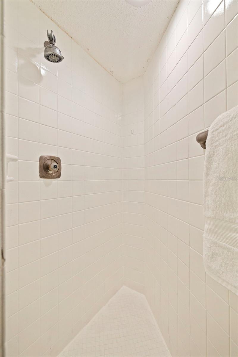 Image 22 of 46 For 5950 Pelican Bay Plaza S 202