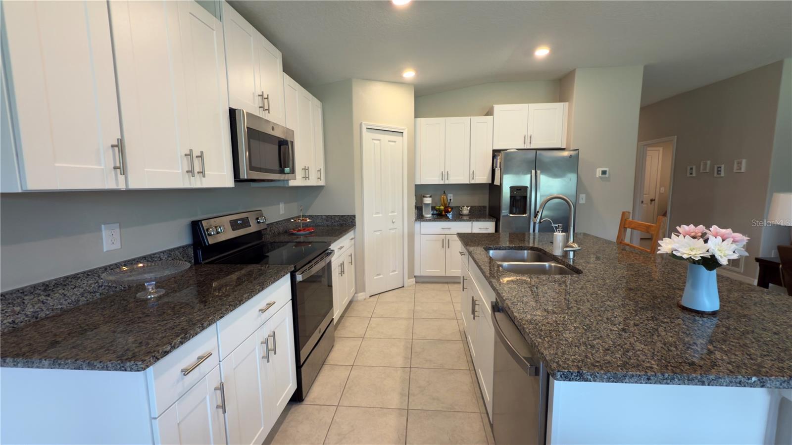 Image 5 of 34 For 16610 Delia Street