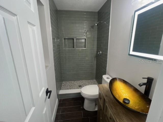 Image 14 of 24 For 4306 La Salle Street