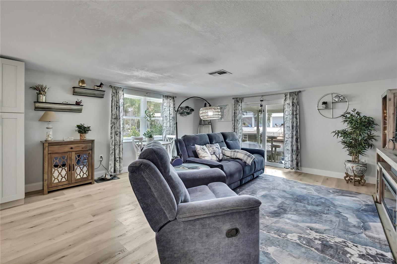 Image 15 of 53 For 7331 Hatteras Drive