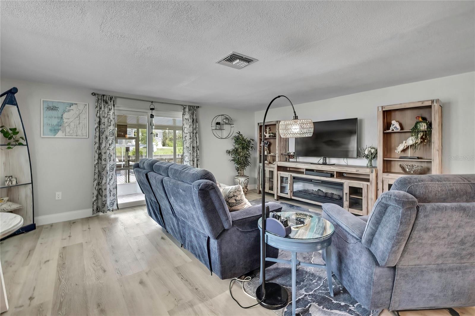 Image 16 of 53 For 7331 Hatteras Drive
