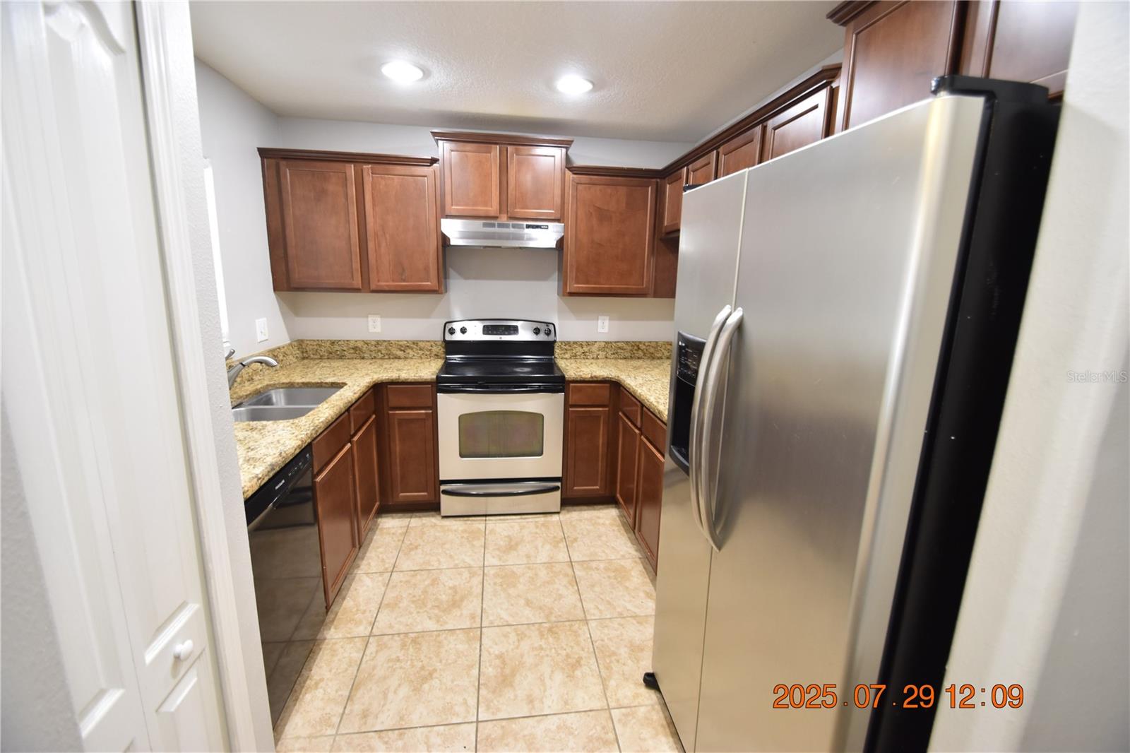 Image 10 of 43 For 37667 Aaralyn Road