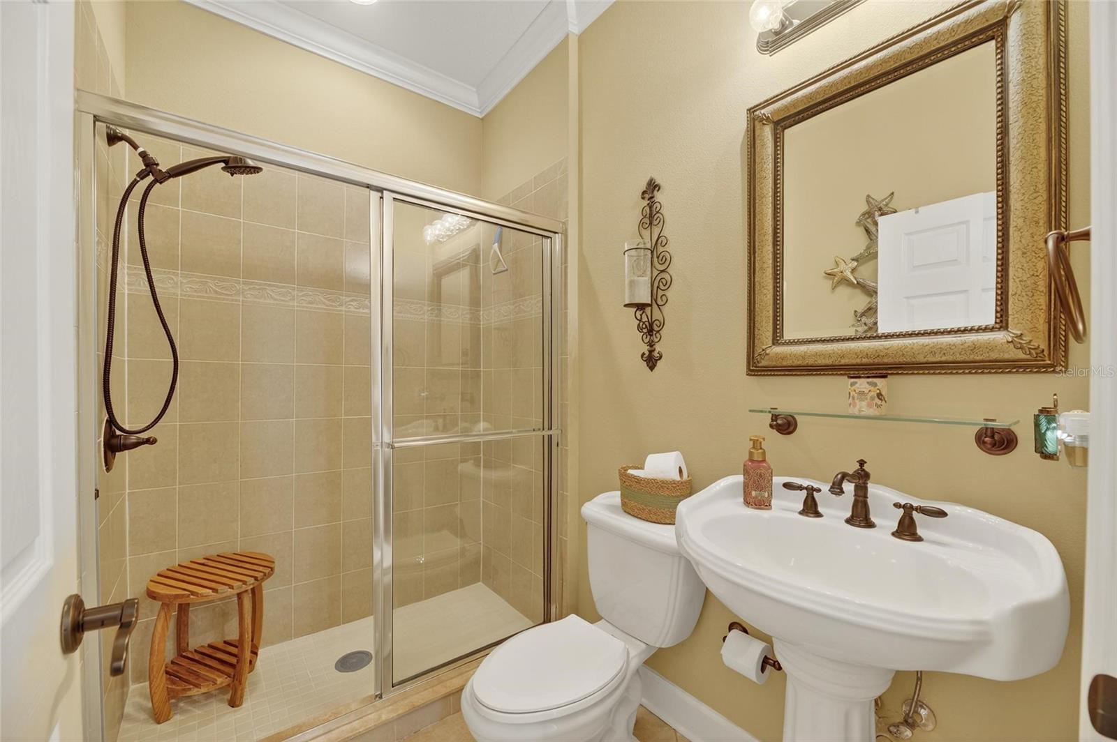 Listing photo id 17 for 5312 Golden Isles Drive