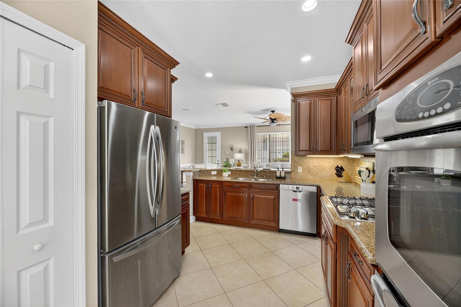 Listing photo id 36 for 5312 Golden Isles Drive