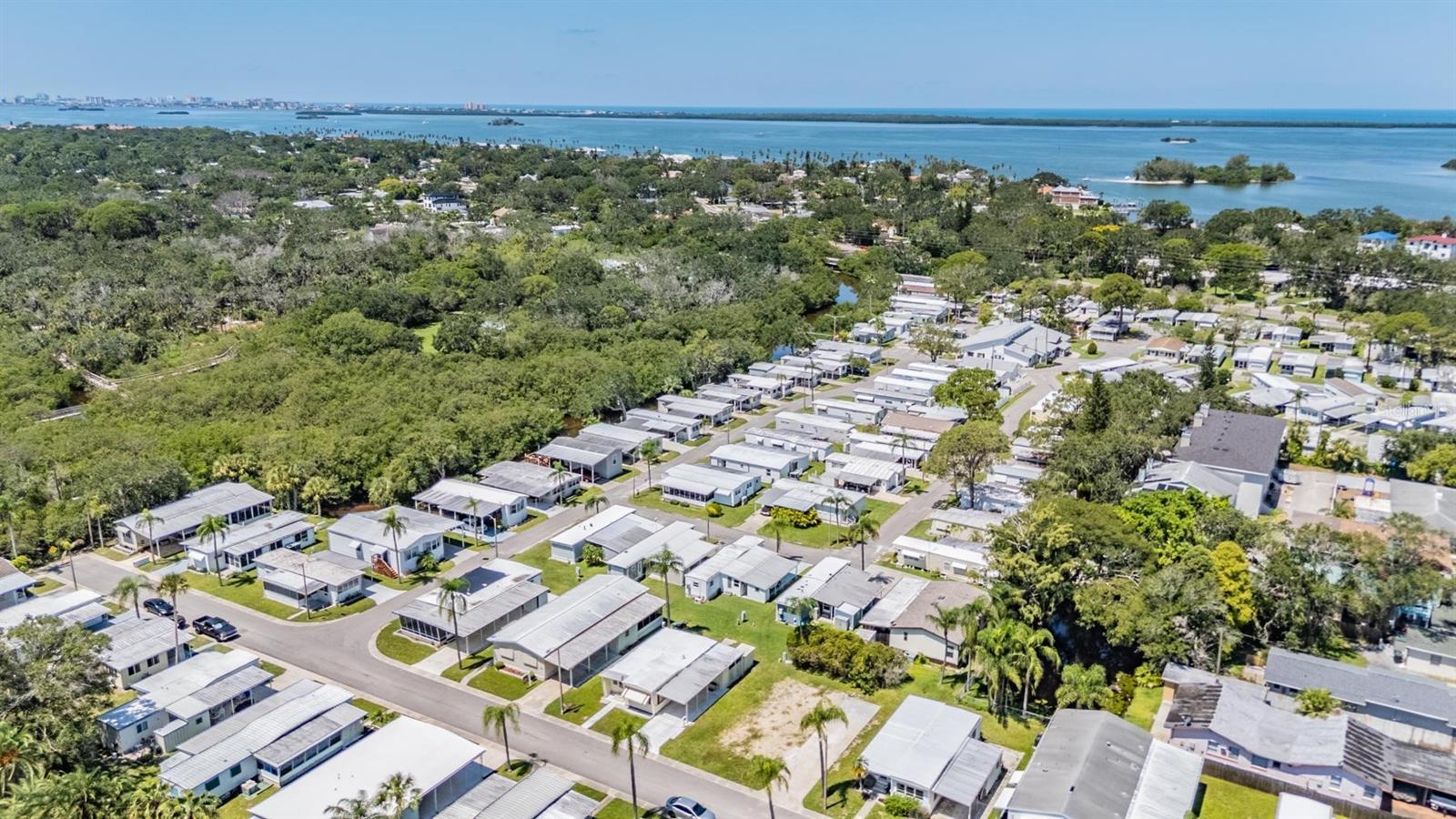 Listing photo id 12 for 605 Michigan Boulevard 105