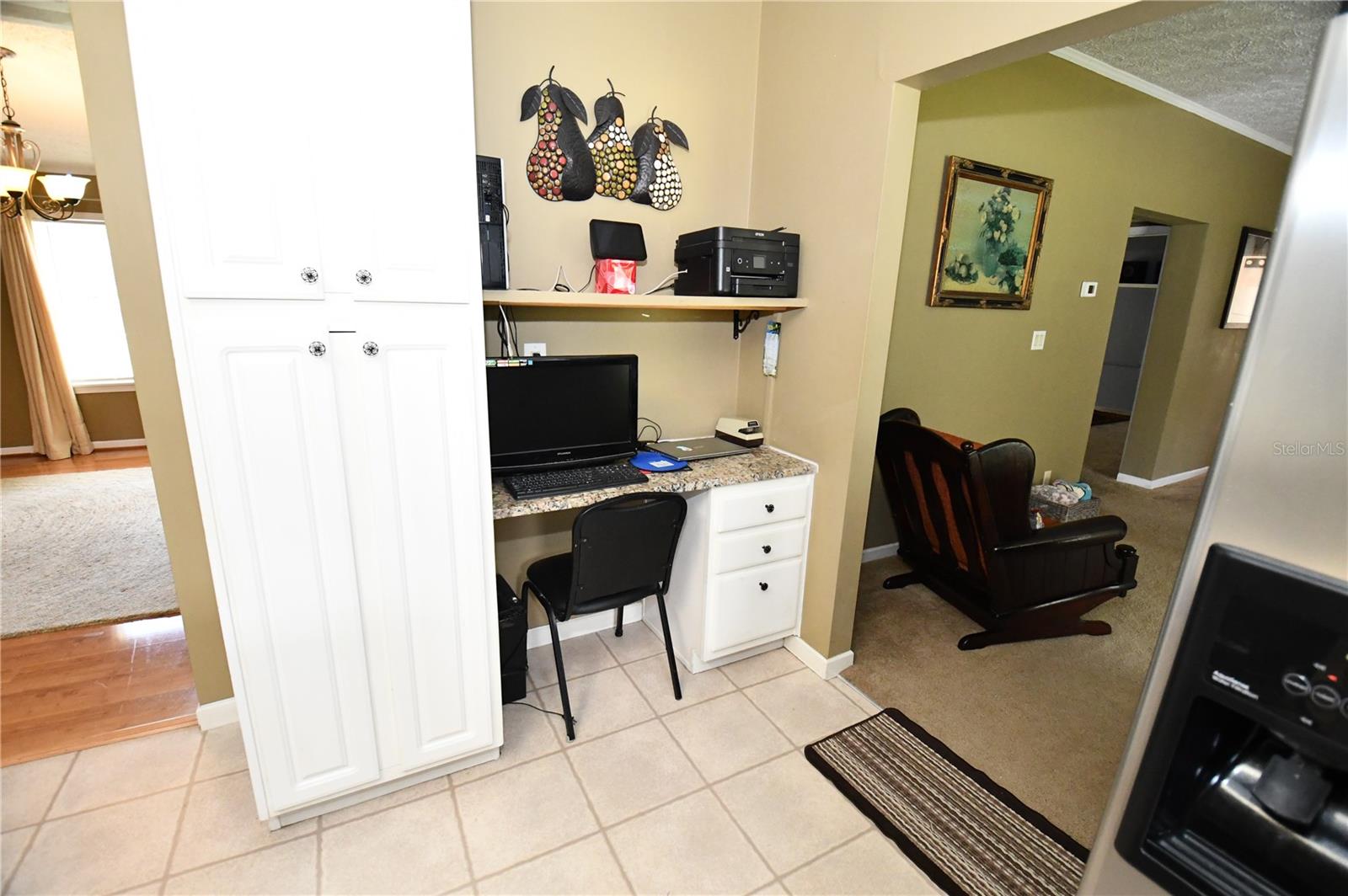 Listing photo id 10 for 30529 Eastport Drive