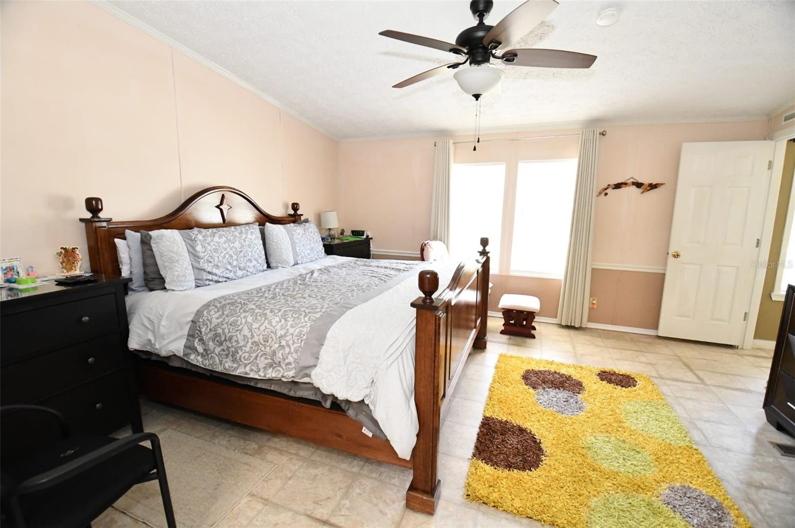 Listing photo id 15 for 30529 Eastport Drive