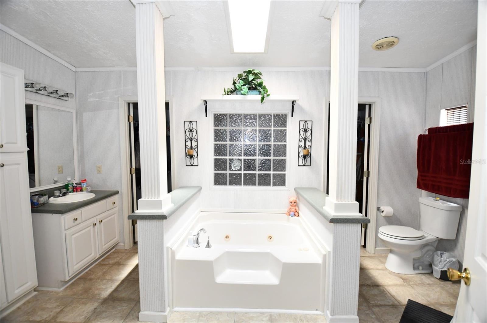Listing photo id 16 for 30529 Eastport Drive