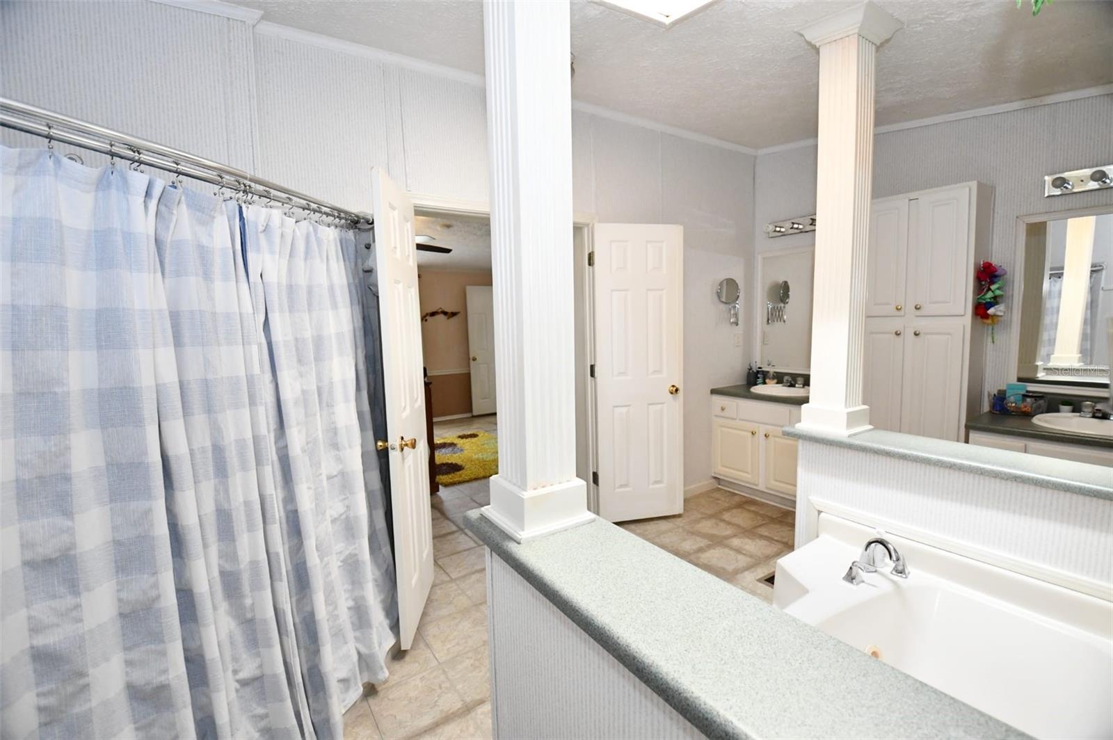 Listing photo id 17 for 30529 Eastport Drive