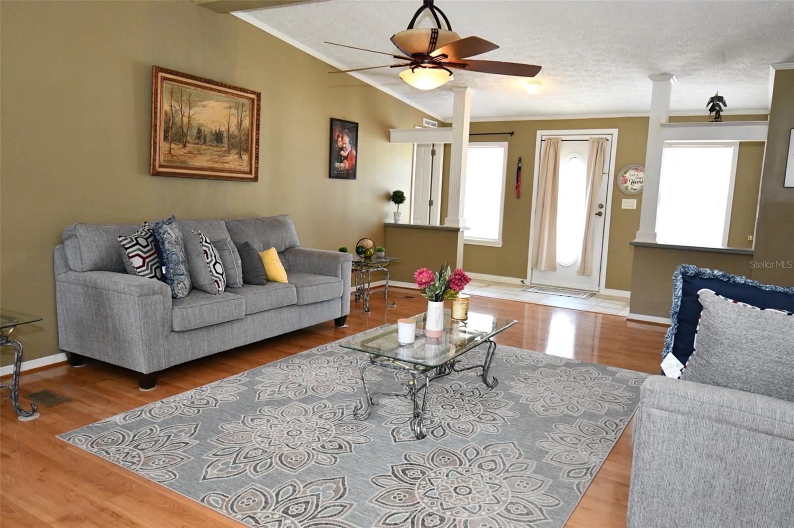 Listing photo id 1 for 30529 Eastport Drive