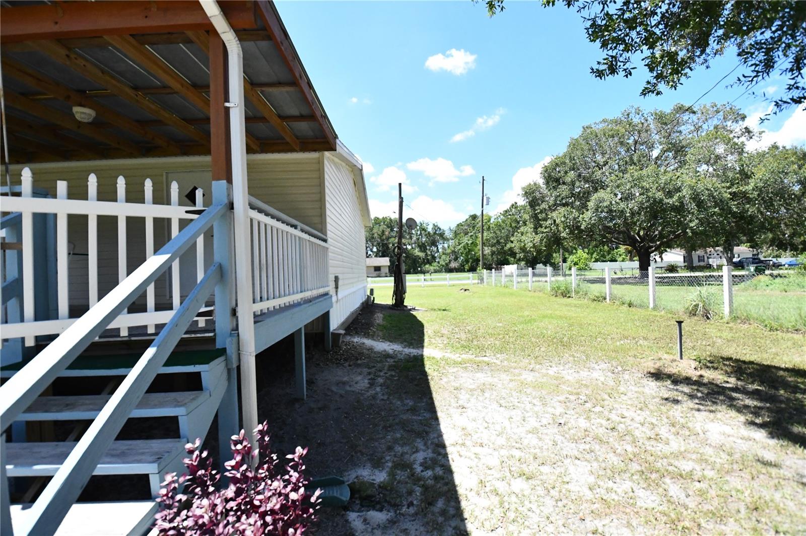 Listing photo id 35 for 30529 Eastport Drive