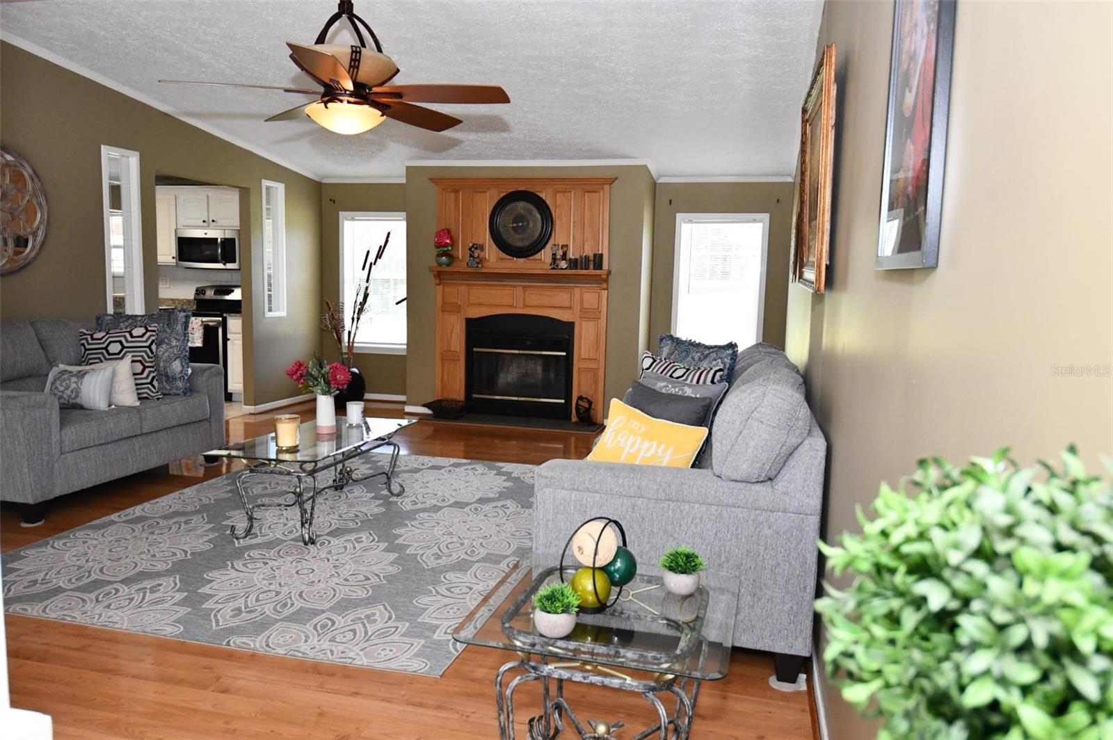 Listing photo id 4 for 30529 Eastport Drive