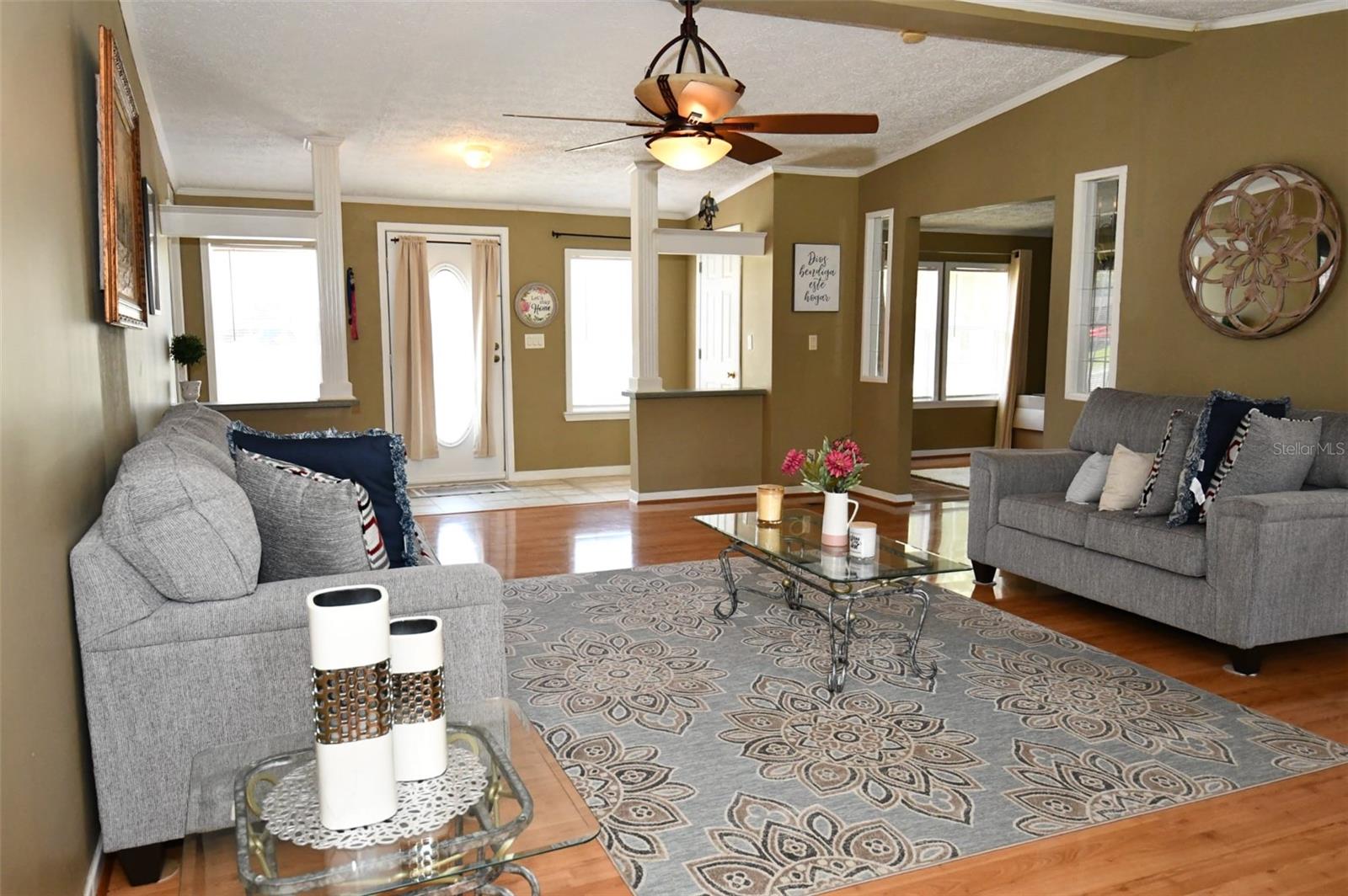 Listing photo id 5 for 30529 Eastport Drive