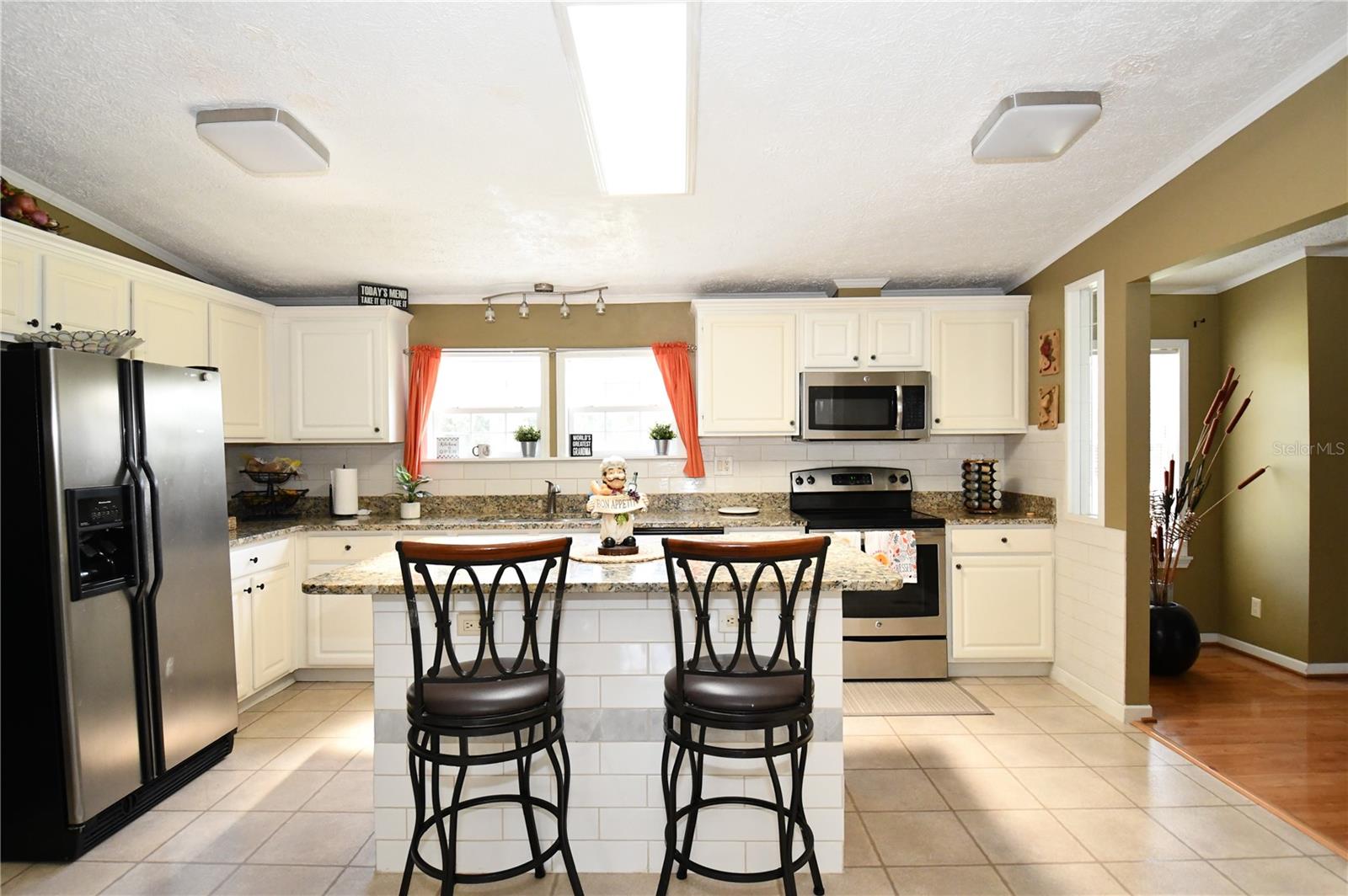 Listing photo id 7 for 30529 Eastport Drive