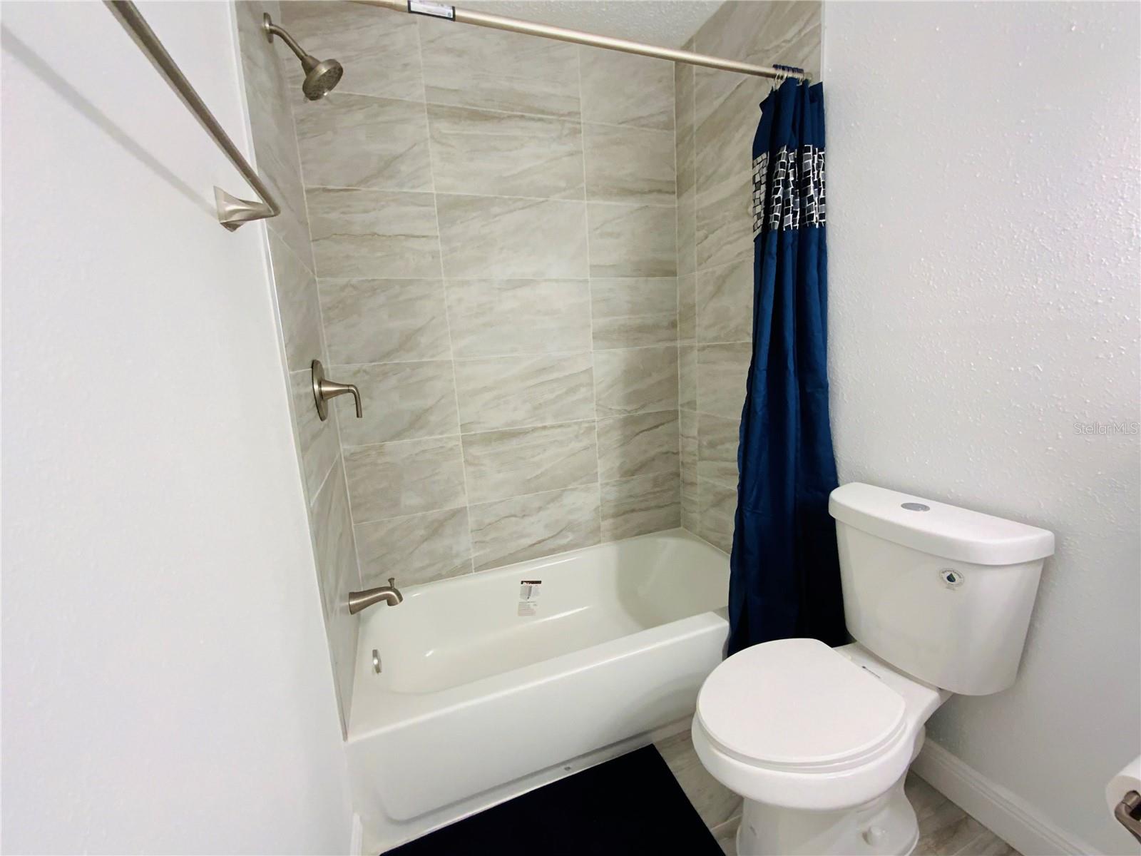 Listing photo id 14 for 305 Wellington Court 62