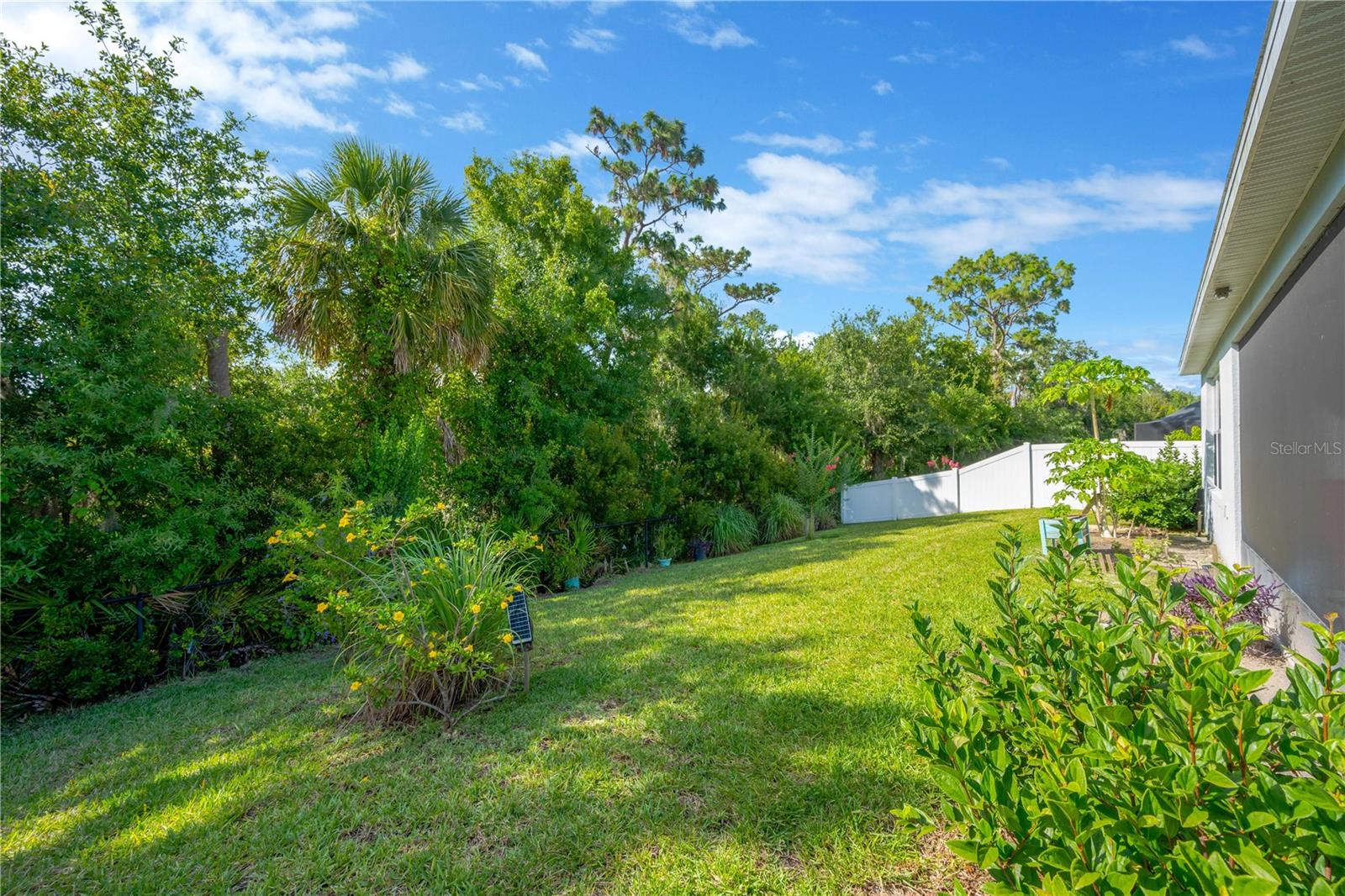 Image 5 of 30 For 9059 Spruce Creek Circle