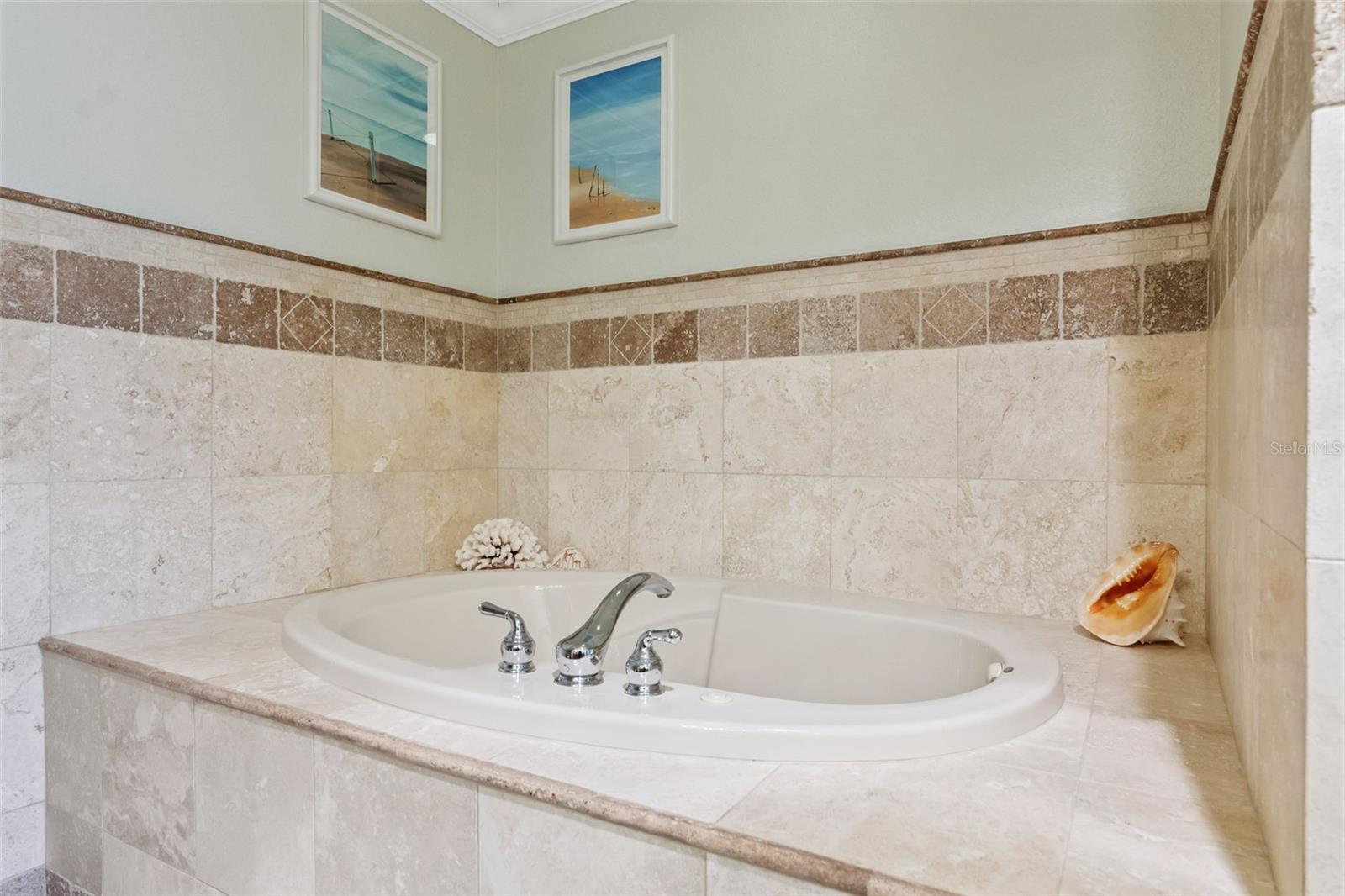 Image 32 of 82 For 700 Osceola Avenue 305