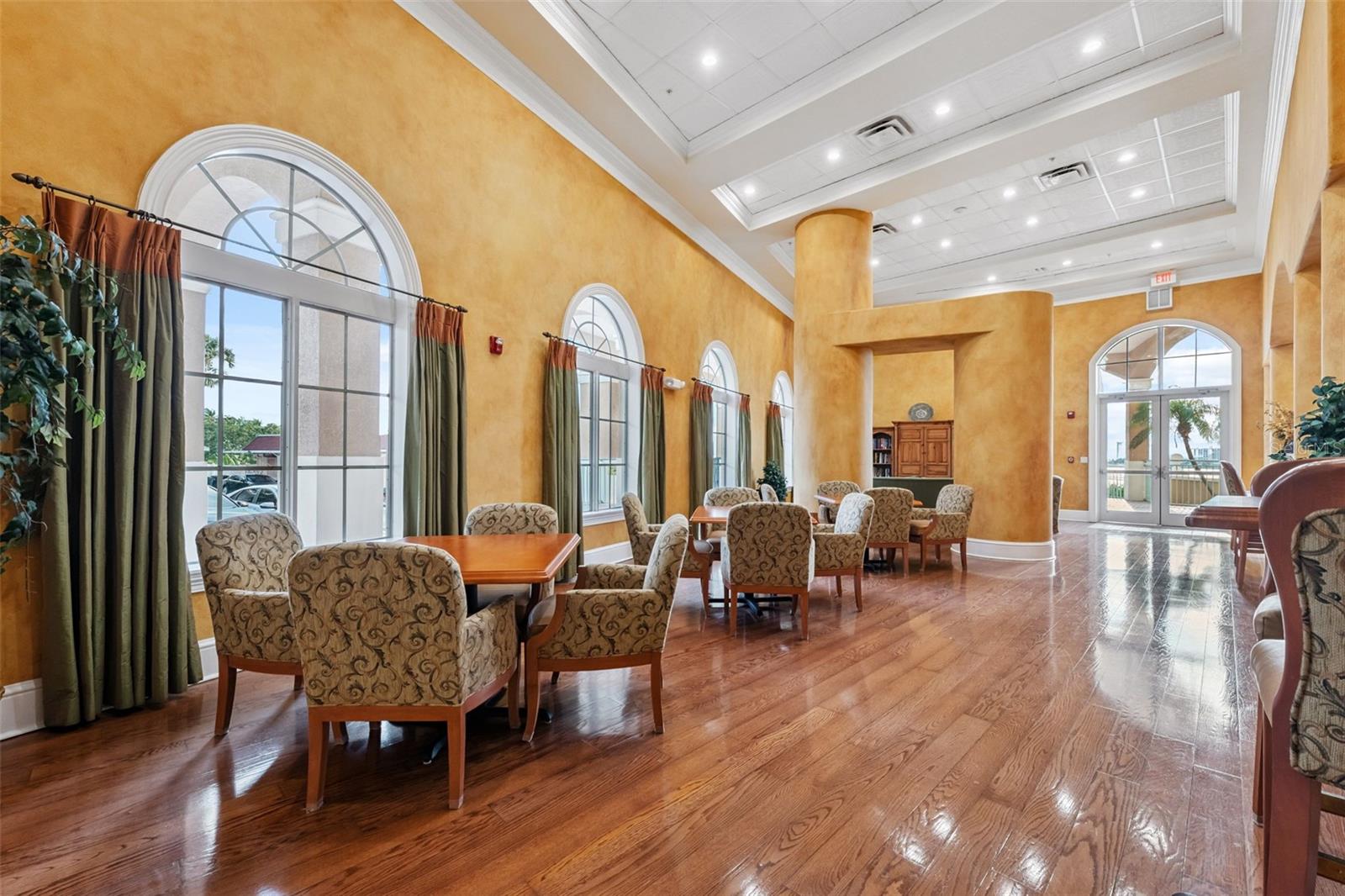 Image 57 of 82 For 700 Osceola Avenue 305