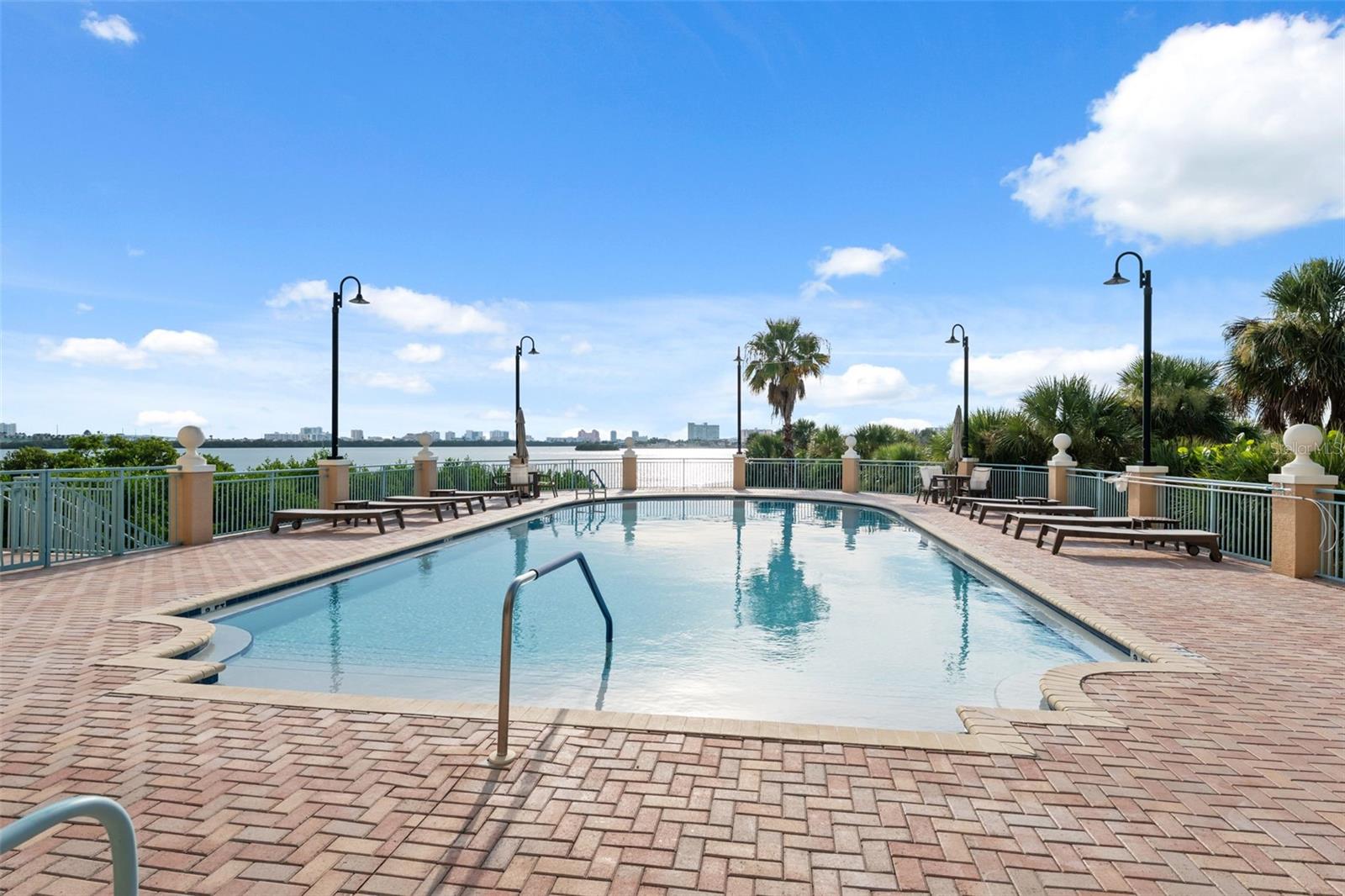 Image 65 of 82 For 700 Osceola Avenue 305