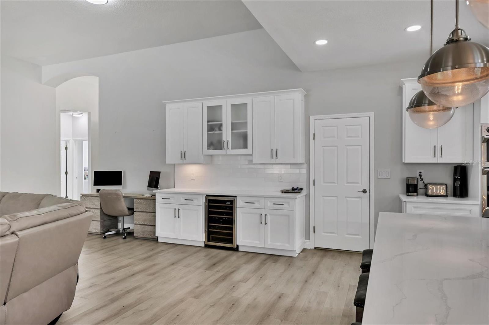 Image 21 of 50 For 5505 52nd Avenue W