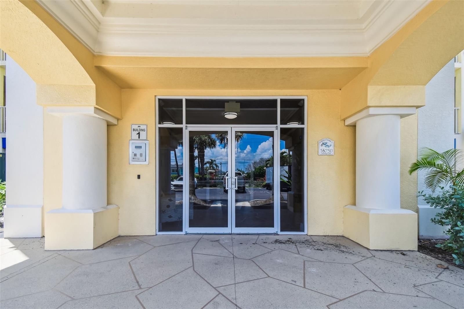 Image 14 of 74 For 16750 Gulf Boulevard 414