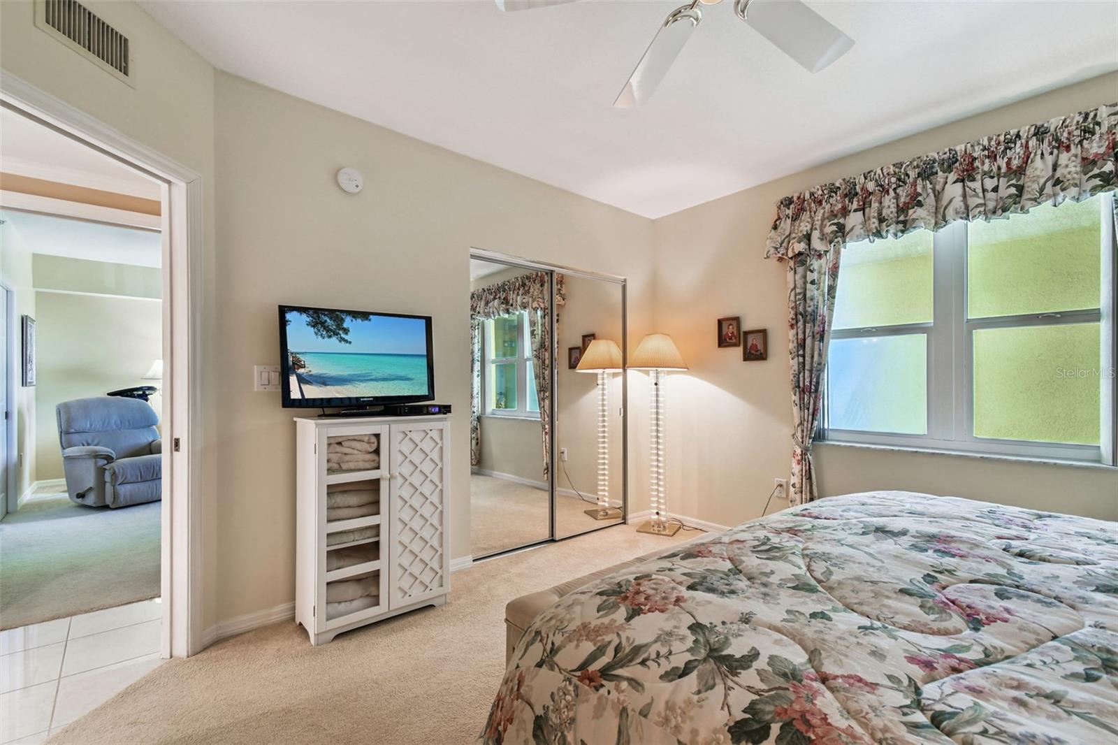 Image 21 of 74 For 16750 Gulf Boulevard 414