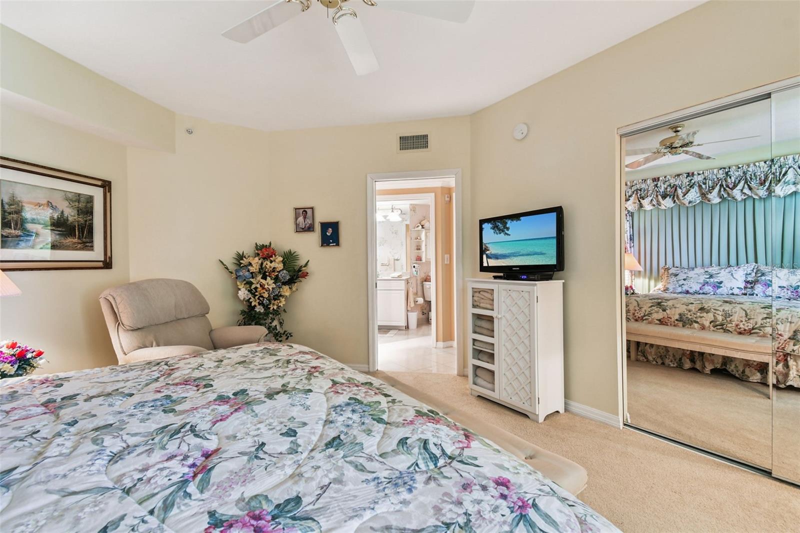 Image 22 of 74 For 16750 Gulf Boulevard 414