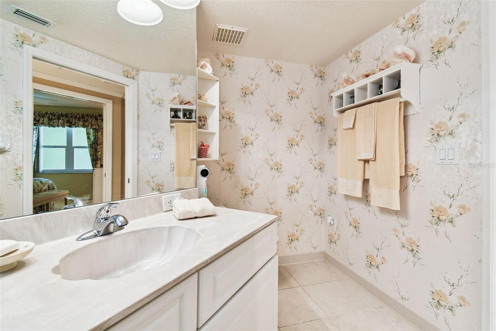 Image 27 of 74 For 16750 Gulf Boulevard 414