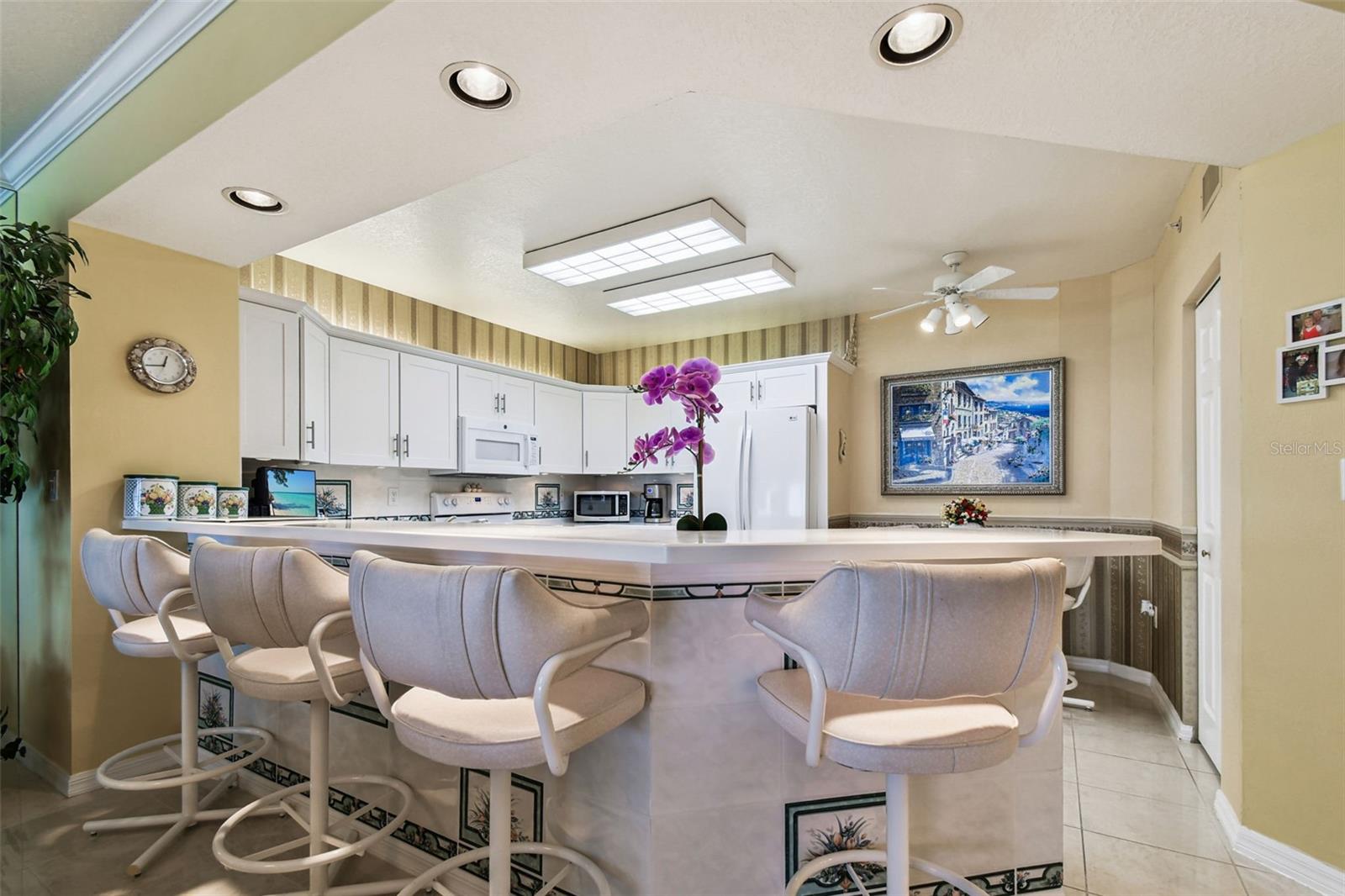Image 36 of 74 For 16750 Gulf Boulevard 414