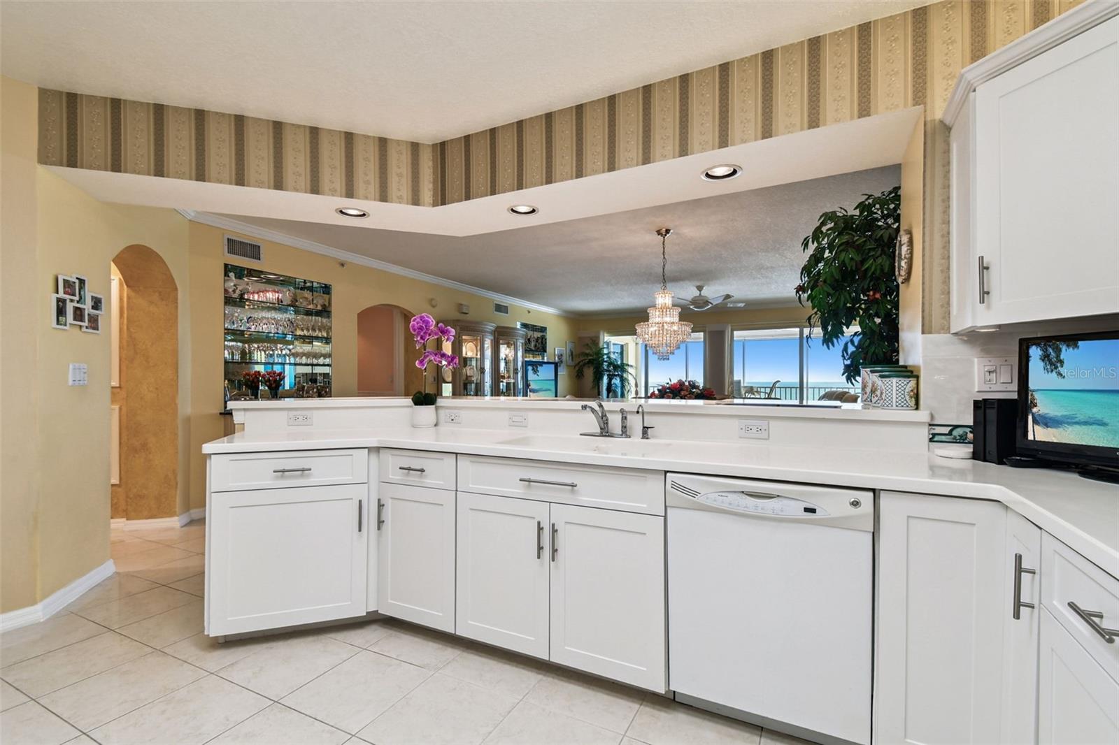Image 39 of 74 For 16750 Gulf Boulevard 414