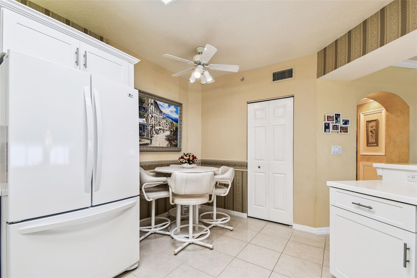 Image 40 of 74 For 16750 Gulf Boulevard 414