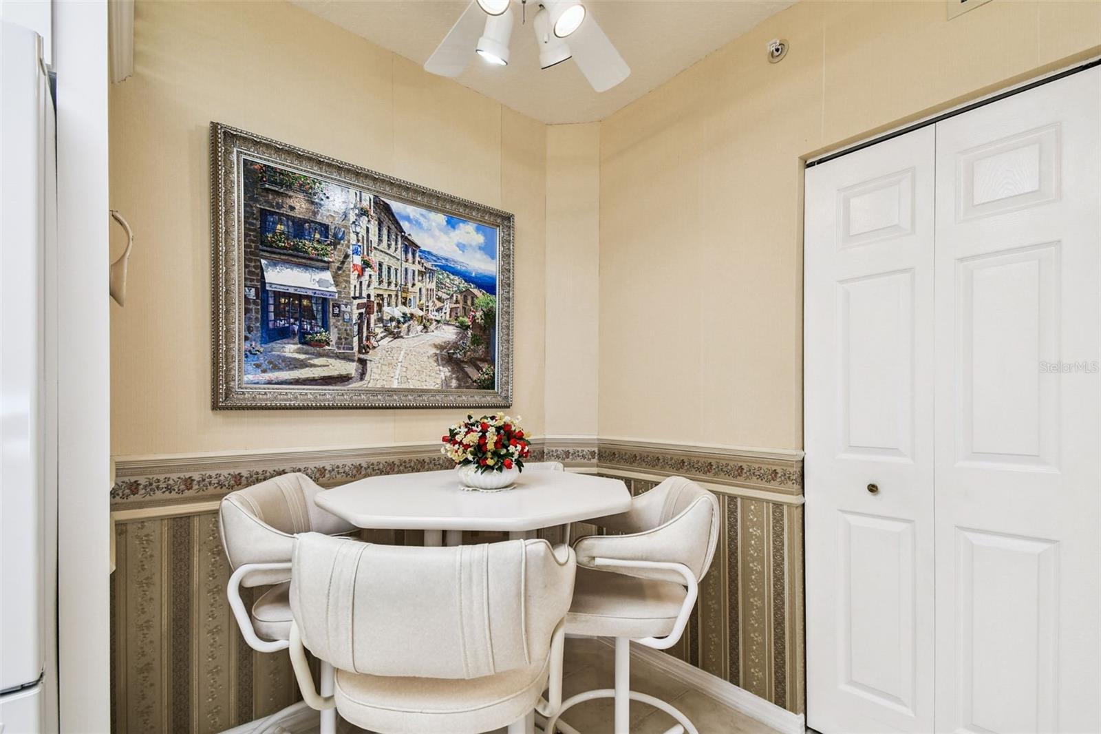Image 41 of 74 For 16750 Gulf Boulevard 414