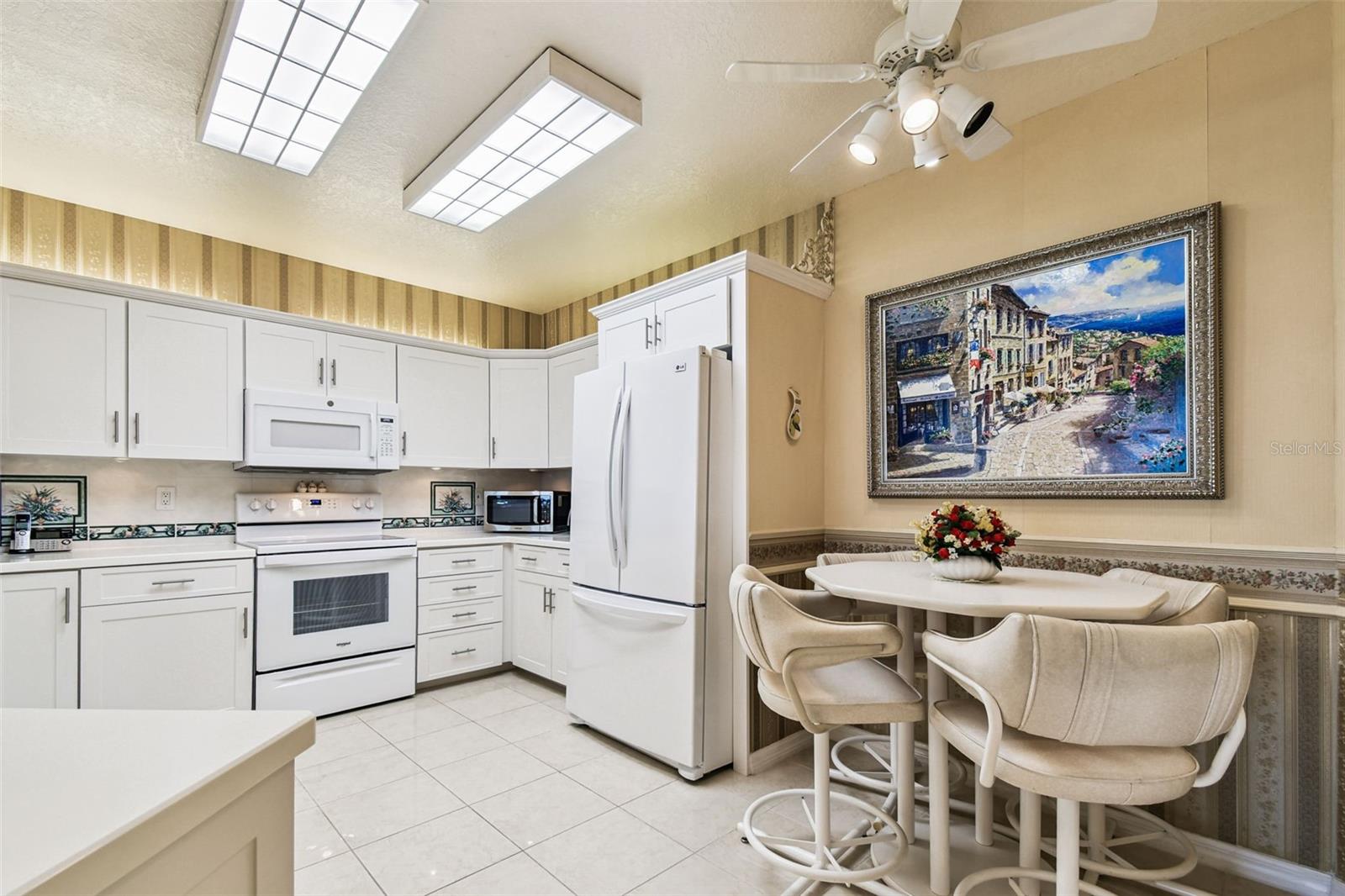 Image 42 of 74 For 16750 Gulf Boulevard 414