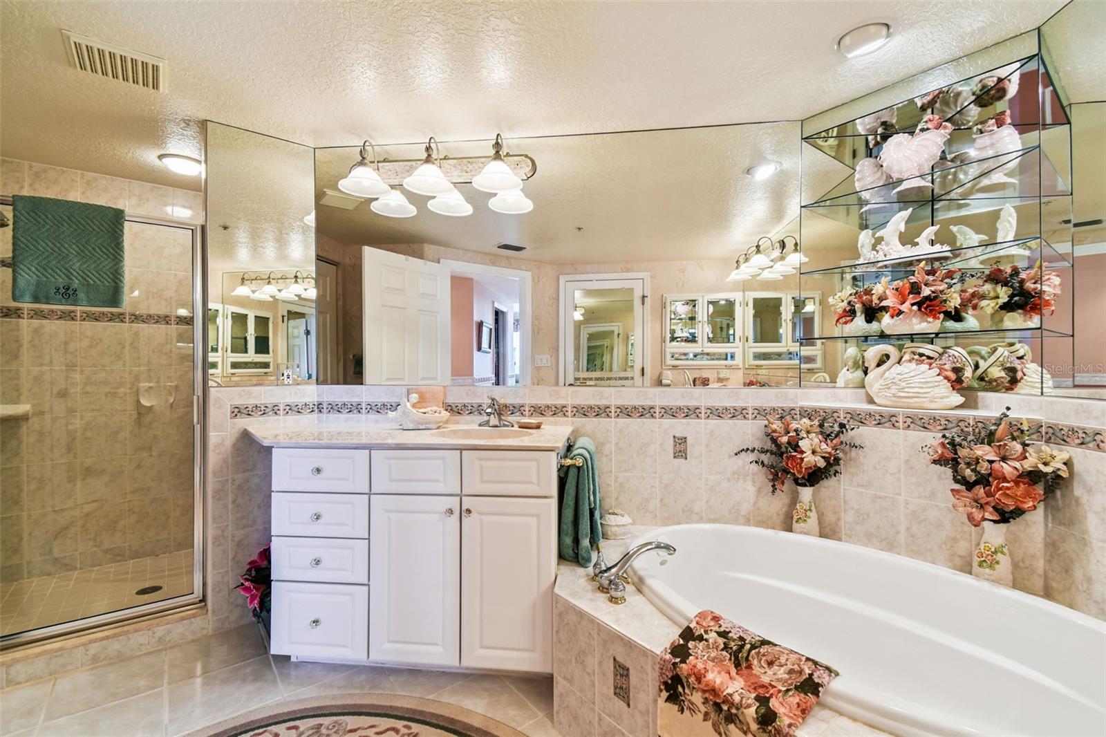 Image 60 of 74 For 16750 Gulf Boulevard 414