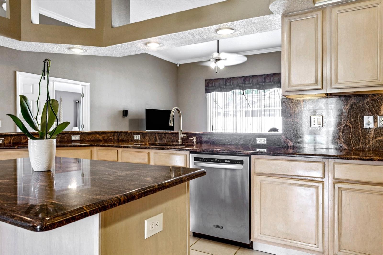 Listing photo id 9 for 10020 Cypress Shadow Avenue
