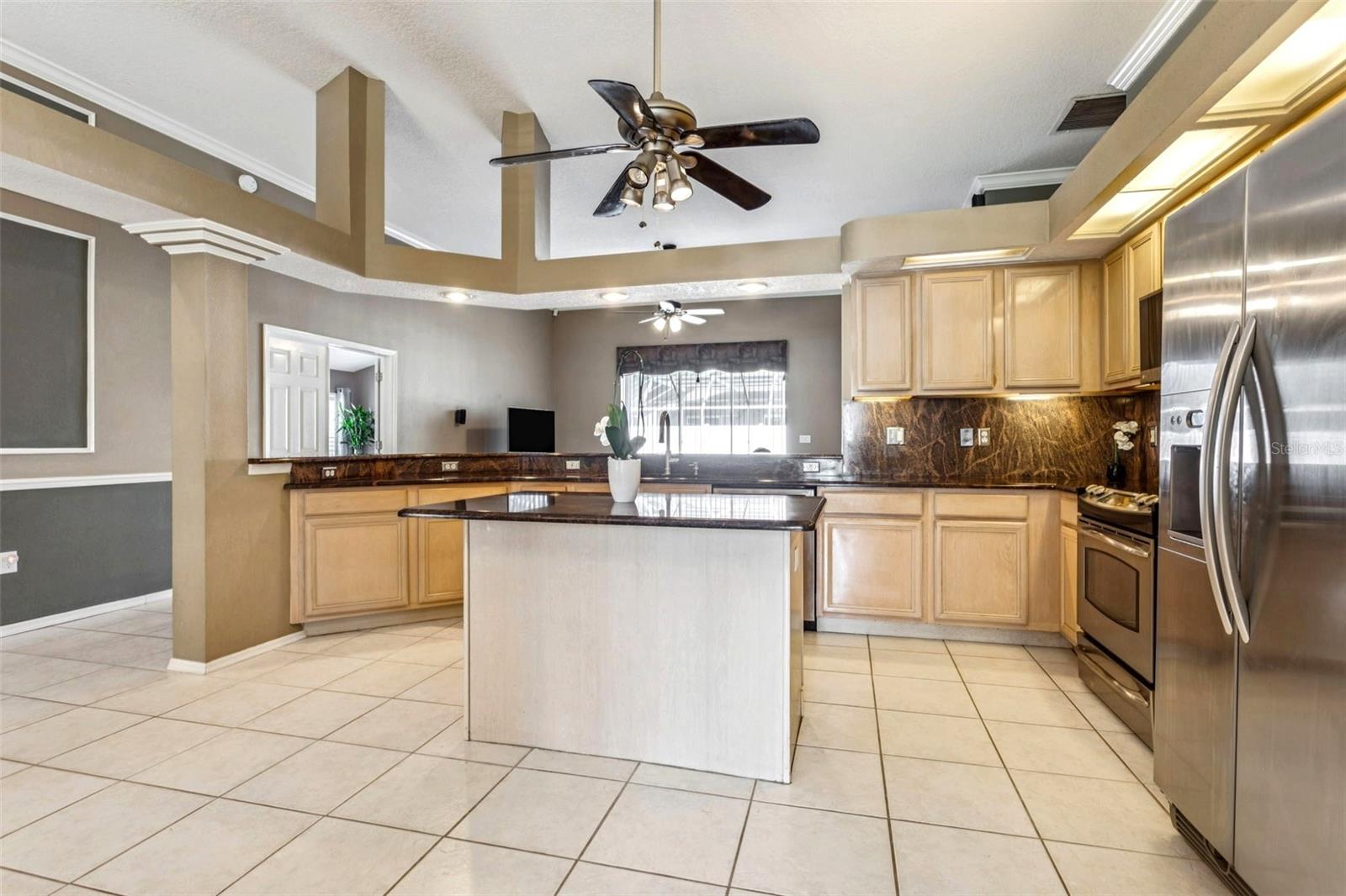 Listing photo id 11 for 10020 Cypress Shadow Avenue