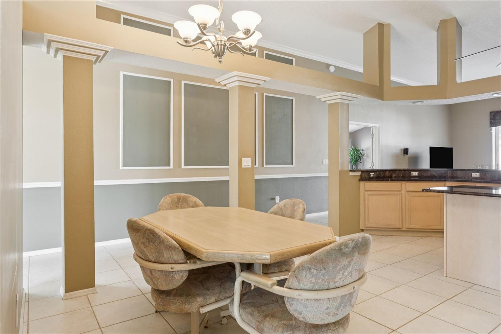 Listing photo id 13 for 10020 Cypress Shadow Avenue