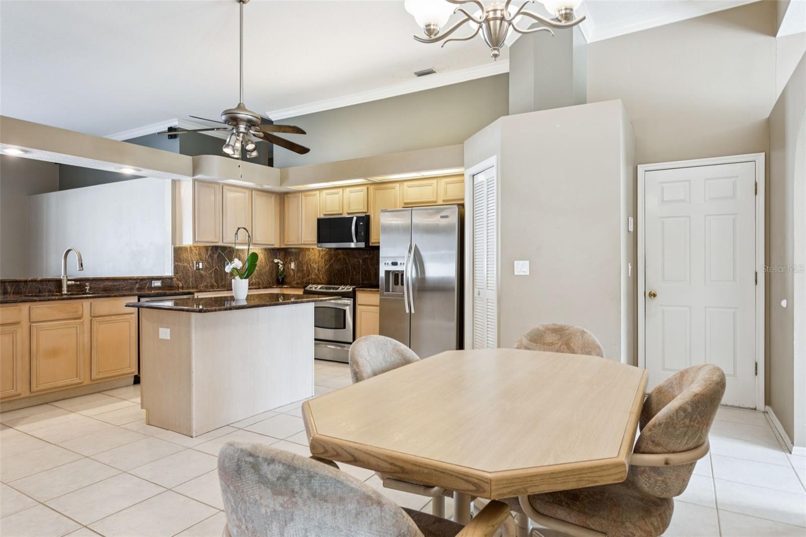 Listing photo id 14 for 10020 Cypress Shadow Avenue