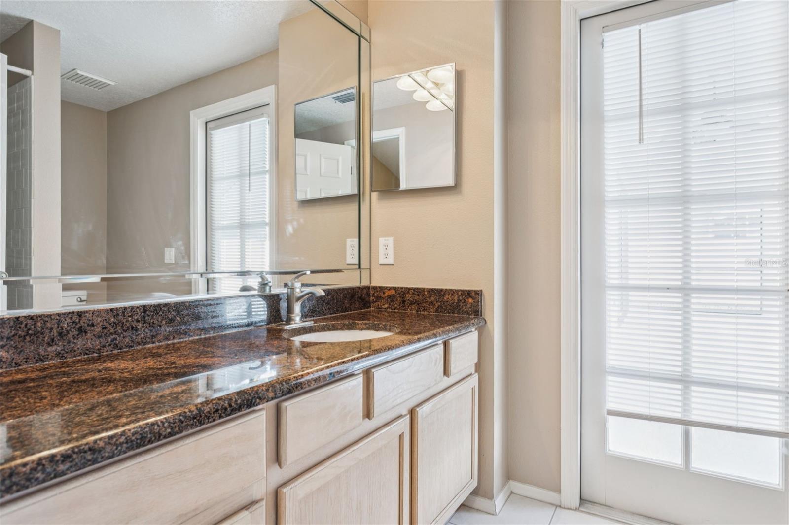 Listing photo id 24 for 10020 Cypress Shadow Avenue