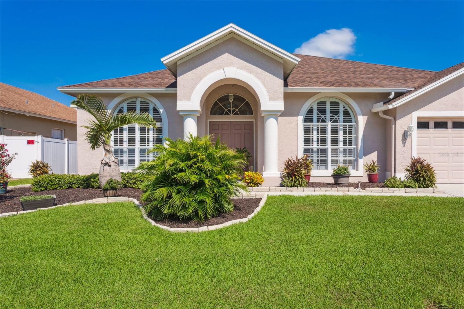 Listing photo id 1 for 10020 Cypress Shadow Avenue