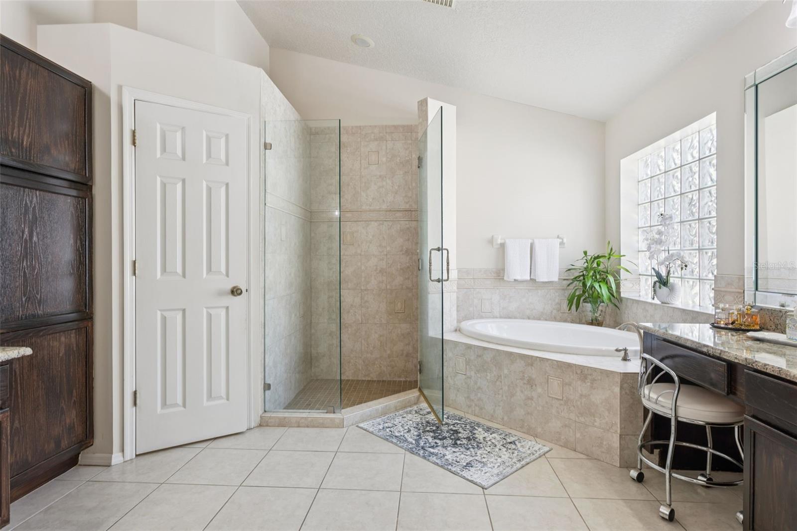 Listing photo id 28 for 10020 Cypress Shadow Avenue