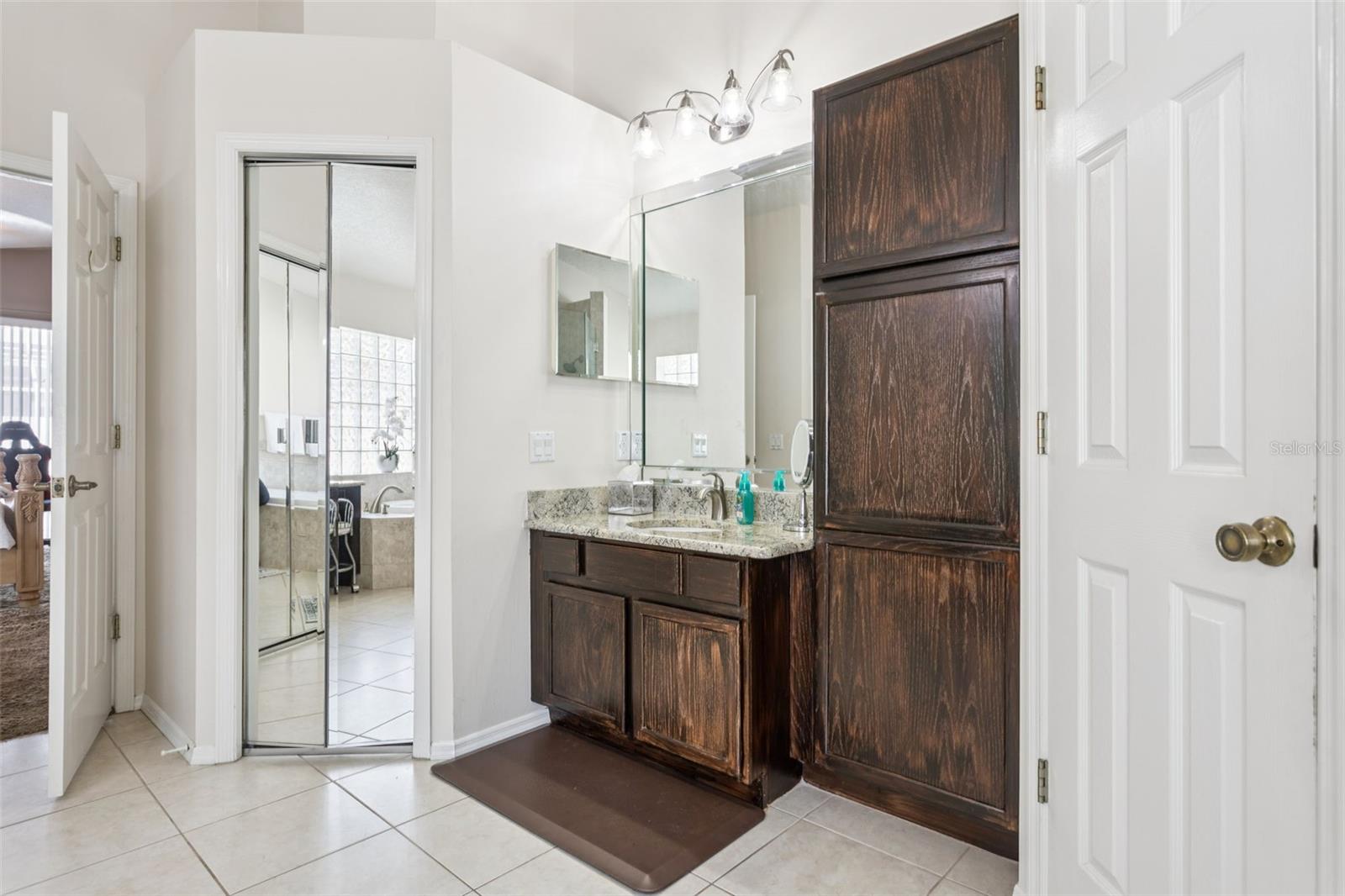 Listing photo id 29 for 10020 Cypress Shadow Avenue